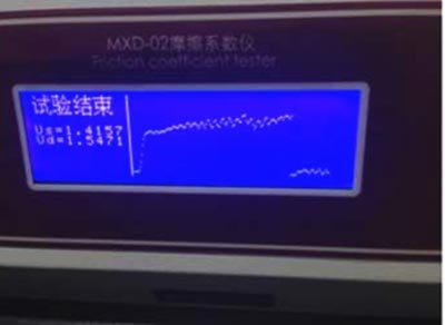 摩擦系數(shù)儀正在檢測手機(jī)保護(hù)膜摩擦系數(shù) 摩擦系數(shù)儀正在檢測手機(jī)保護(hù)膜摩擦系數(shù)